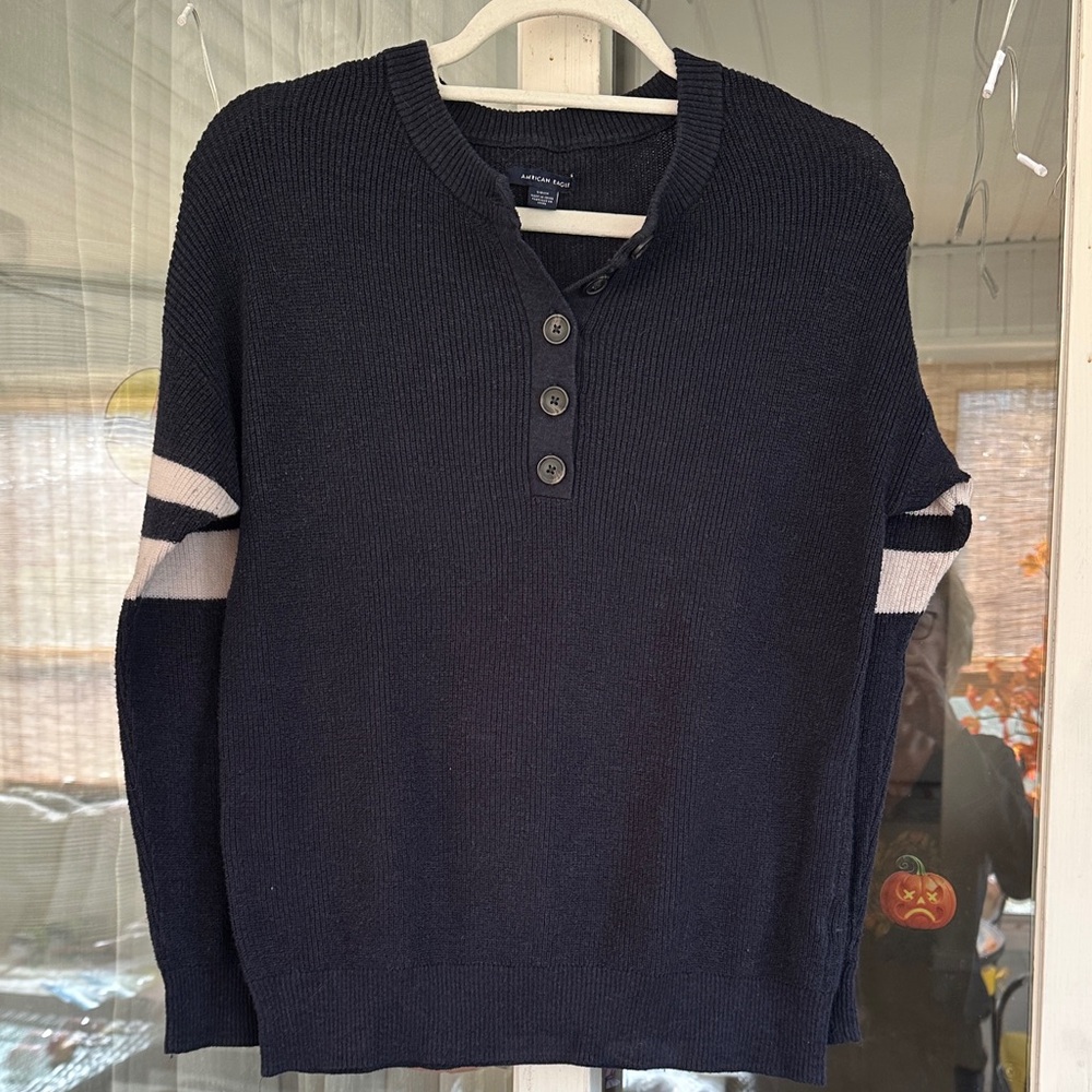 American Eagle lightweight Henley style Sweater with Button Detail